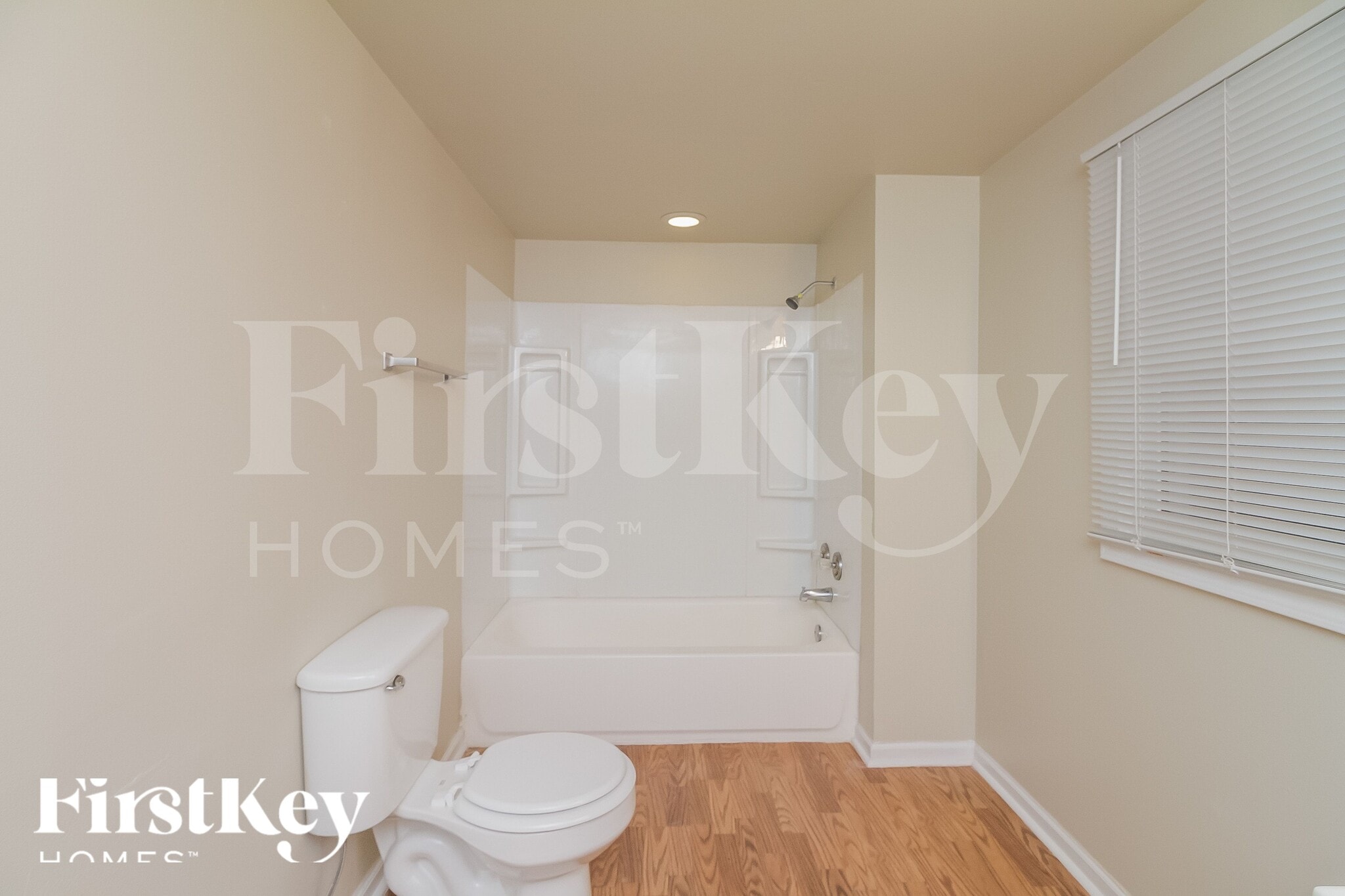 Building Photo - 1369 Hinman St