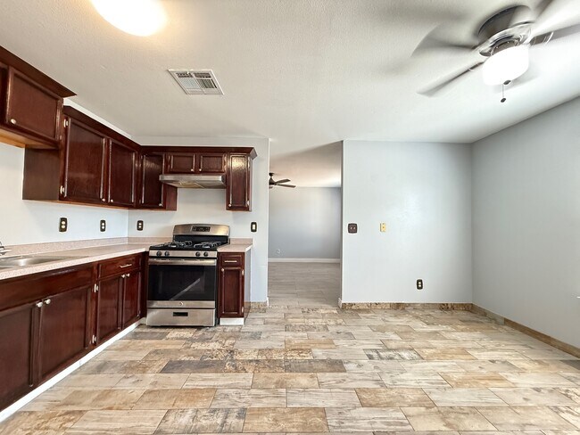 Building Photo - 12309 Tierra Inca Dr