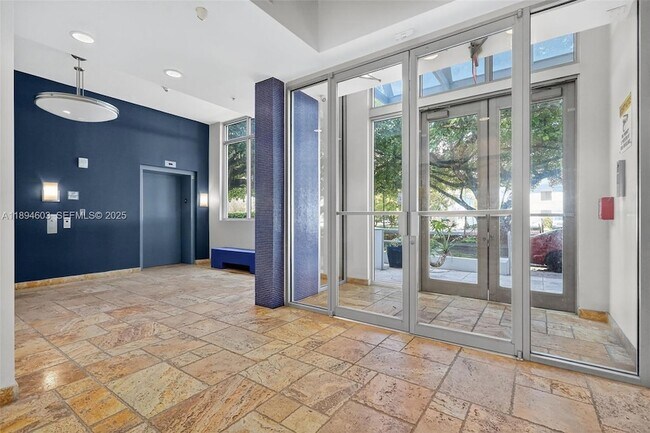 Building Photo - 2021 SW 3rd Ave