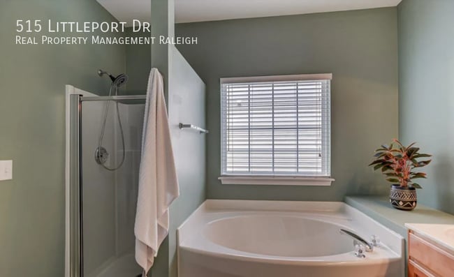 Building Photo - 515 Littleport Dr