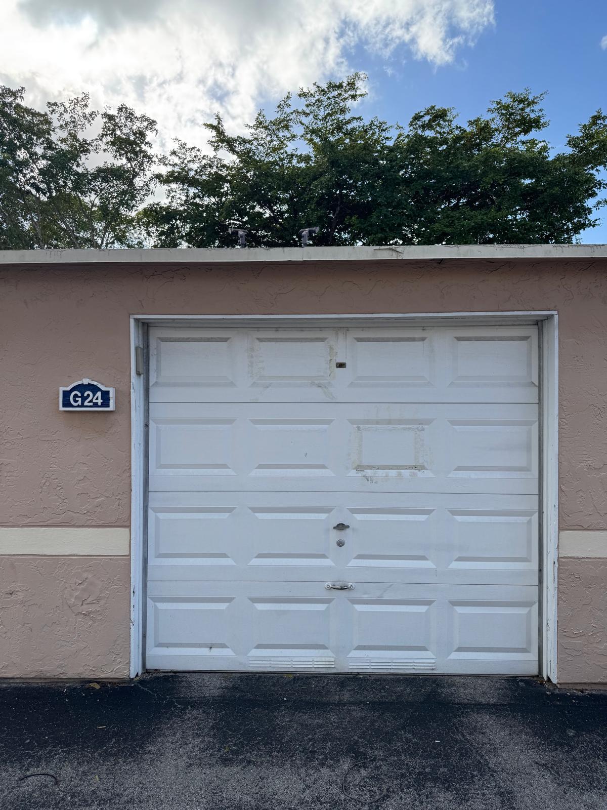 Building Photo - 10420 SW 158th Ct