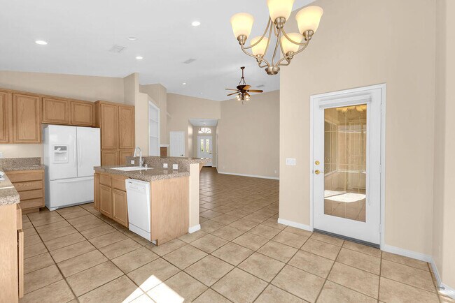 Building Photo - 79851 Carmel Valley Ave