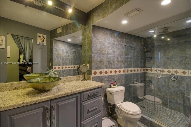 Building Photo - 115 Lake Emerald Dr