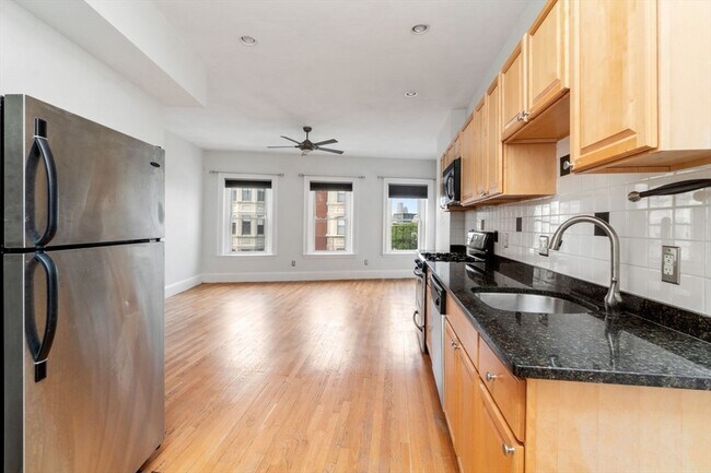 Building Photo - 104 Dorchester St