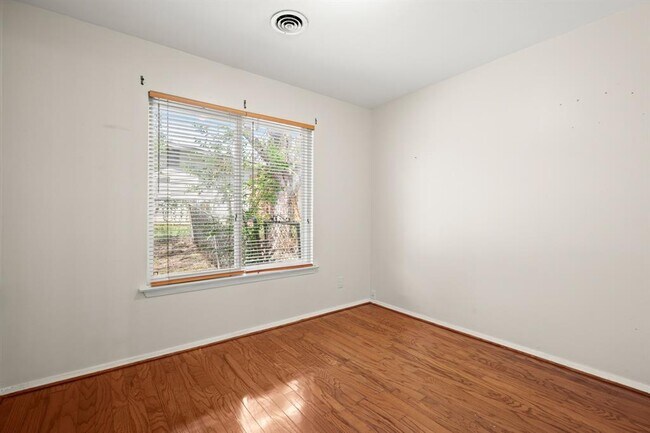 Building Photo - 5103 Orleans Ct