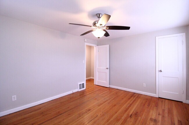 Building Photo - January FREE On This 2 Bedroom 1 Bath Duplex