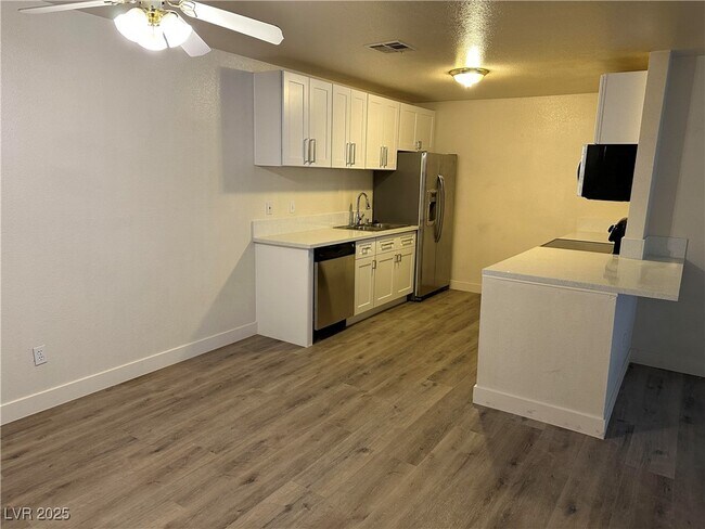 Building Photo - 5151 S Lindell Rd