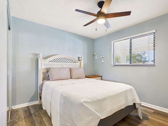 Building Photo - Furnished 2BR/2BA Pine Haven Condo with Pr...
