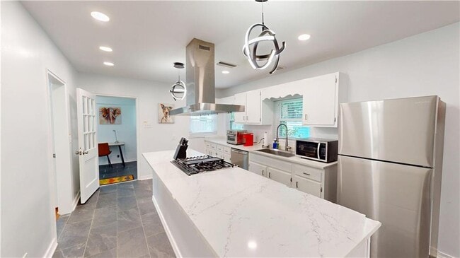 Building Photo - 2610 Walton Ave