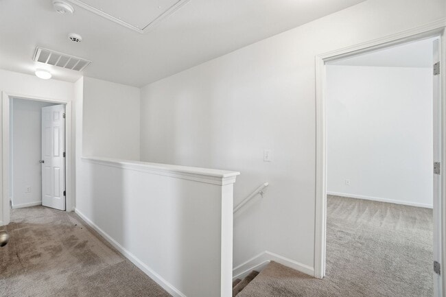 Building Photo - 4-bedroom with Water Front View