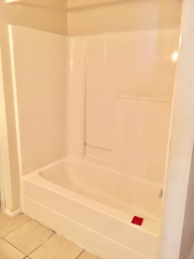 Building Photo - Large 3 Bedroom with 2 Car Garage