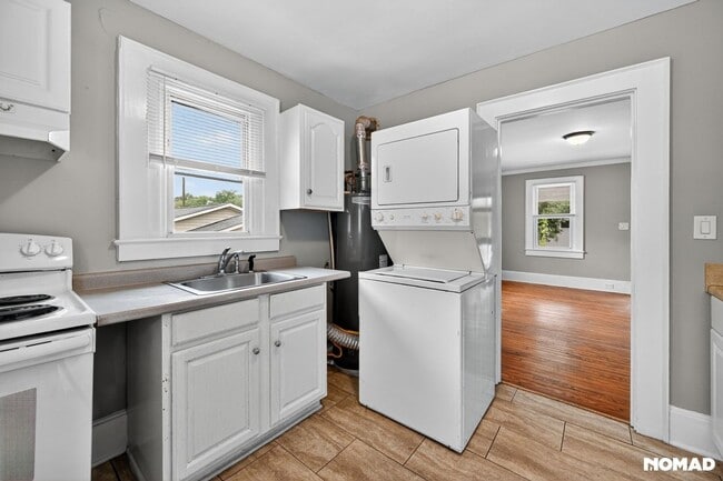 Building Photo - 304 1/2 Marstellar St