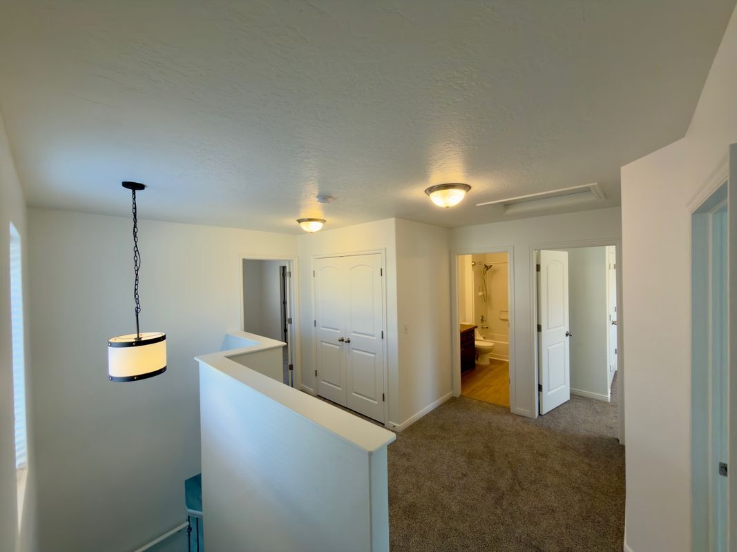 Building Photo - 664 E 110 S