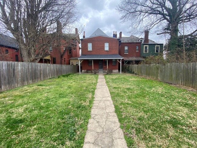 Building Photo - 1708
