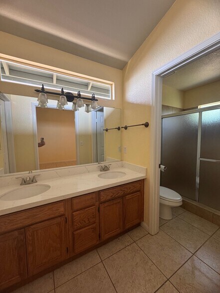 Building Photo - 987 Lexington Way