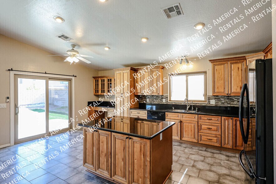 Building Photo - 9714 W Heber Rd