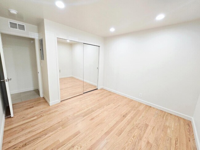 Building Photo - 10218 E Pk Cir