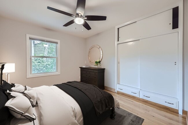 Building Photo - Wonderful West Old Town Home! A must see! ...