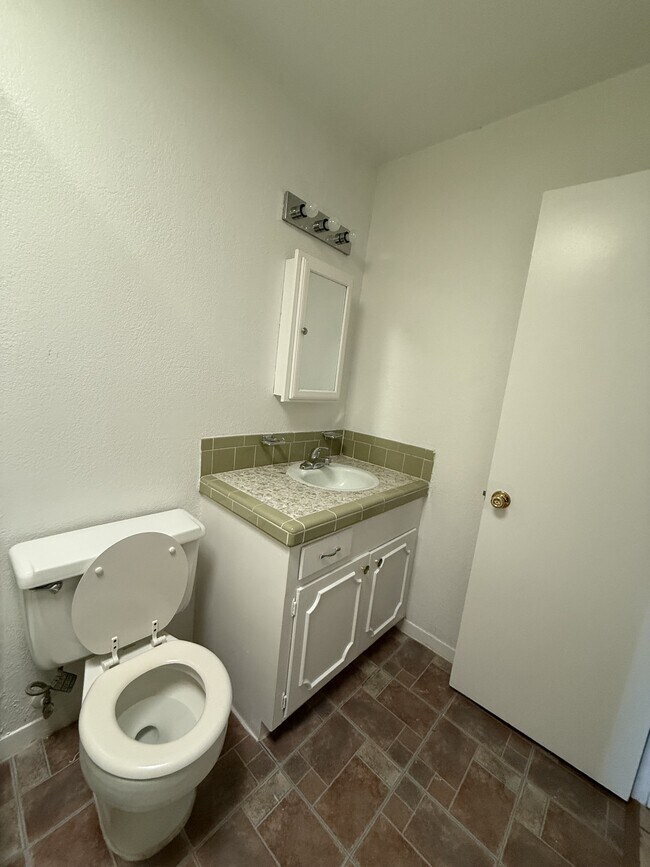 Building Photo - 6828 Escondido Dr