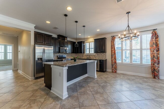 Building Photo - 3 Bedroom 2.5 Bath House in Boltons Landin...
