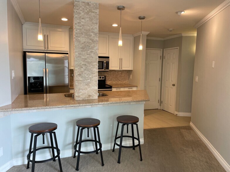 Building Photo - 630 The Vlg