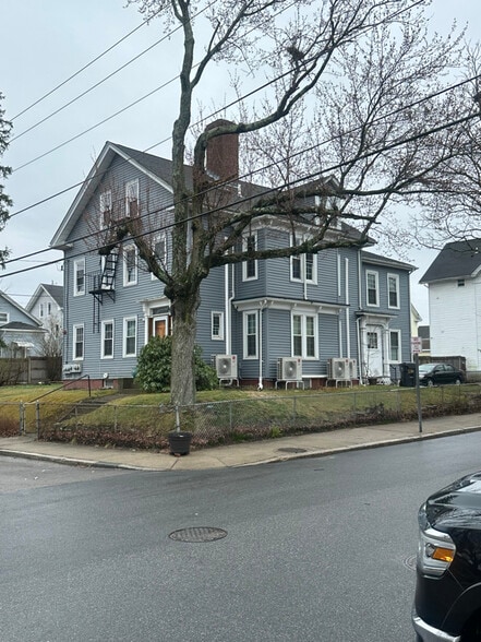 Building Photo - 30 Brown St