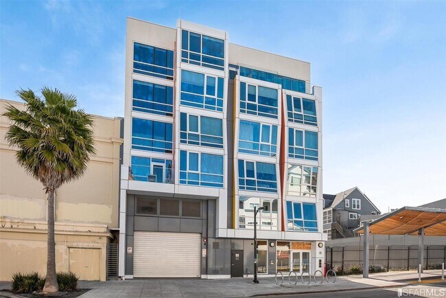 Building Photo - 45 Bartlett St