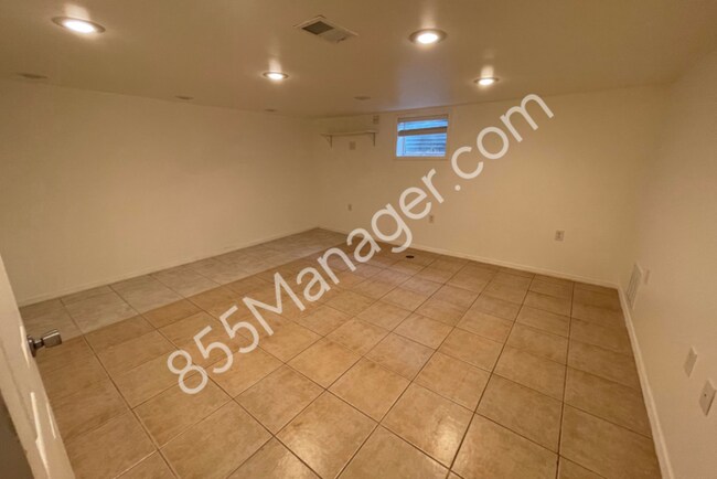 Building Photo - Charming Ranch Home: 3 Bed, 2.5 Bath in Waterford, MI | Pets Welcome!