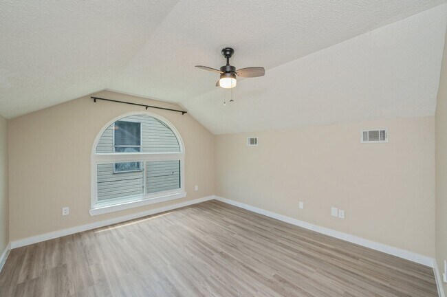 Building Photo - Completely Renovated Home in Niceville!