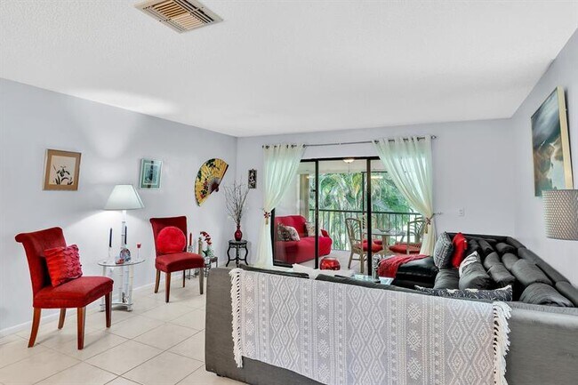 Building Photo - 9278 Vista Del Lago