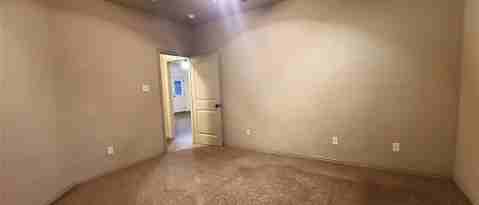 Building Photo - 1110 Avendale Dr