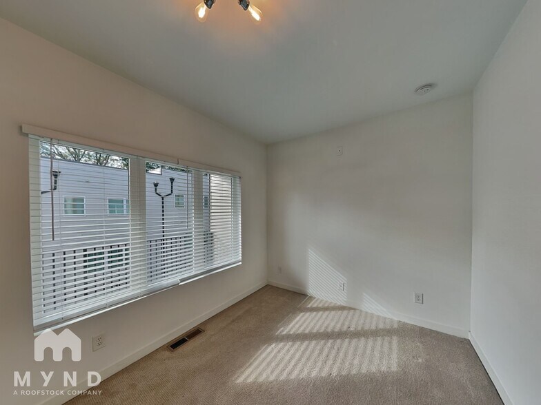 Building Photo - 1434 Walker Pl SE