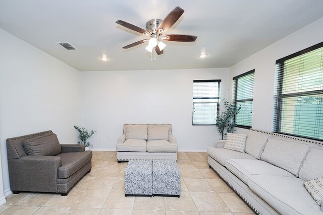 Building Photo - 9813 Sandhill Dr