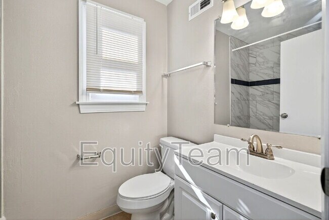 Building Photo - 517 Brunswick Dr