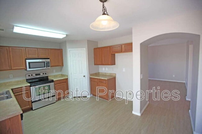 Building Photo - 21532 W Durango St