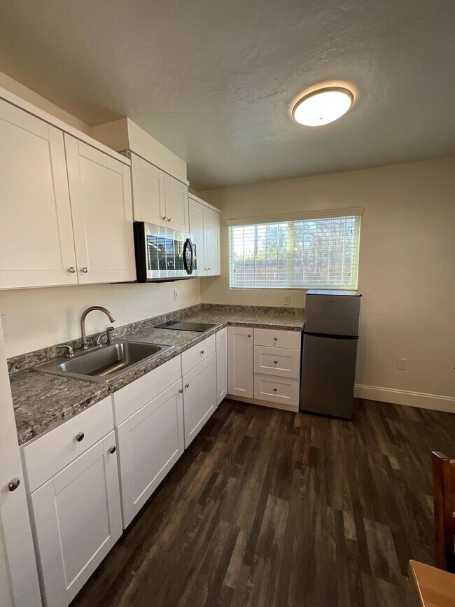 Building Photo - 3074 E Terrace Ave