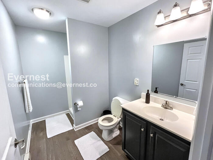 Building Photo - 19 Bob Cat Ct