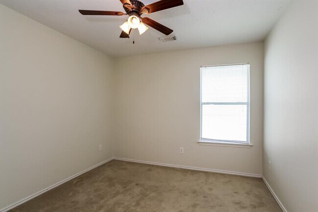 Building Photo - 8707 Farm Ridge Ln