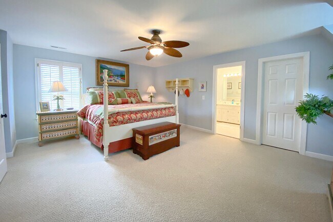 Building Photo - Beautifully FURNISHED Off Season 3bd/2.5 BA Single Family Home