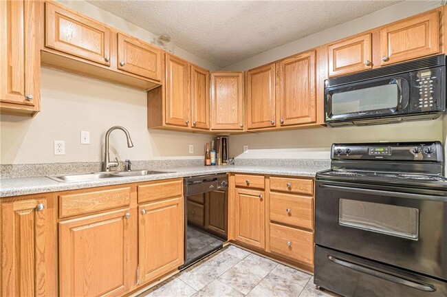 Building Photo - 448 McGill Pl NE