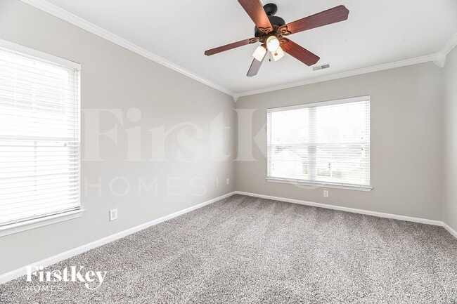 Building Photo - 105 Vinca Dr