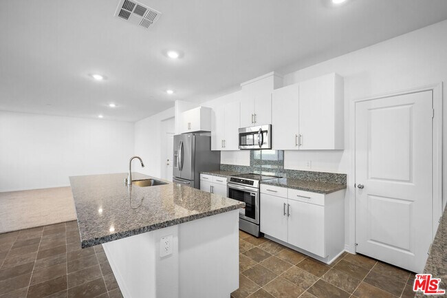 Building Photo - 2311 Blue Elm Rd