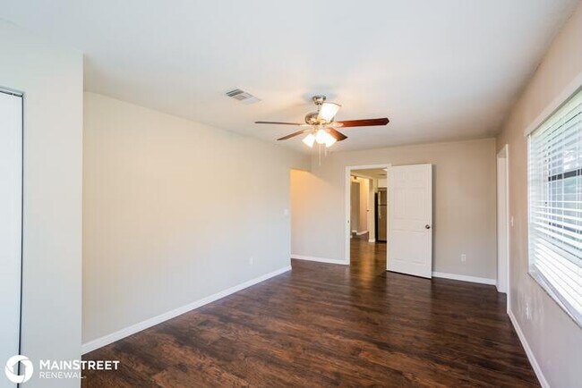 Building Photo - 4506 9TH ST W, BRADENTON, FL 34207