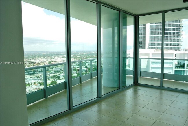 Building Photo - 900 Biscayne Blvd