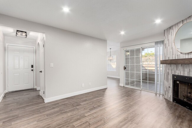 Primary Photo - Stunning Renovated 3-Bedroom condo in The ...