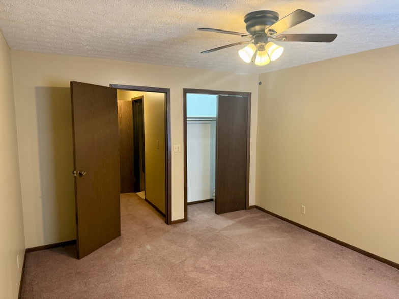 Building Photo - 1616 Spring Valley Dr