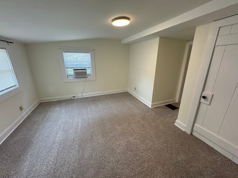 Building Photo - 75 Lanier St