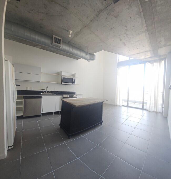 Building Photo - 690 SW 1st Ct