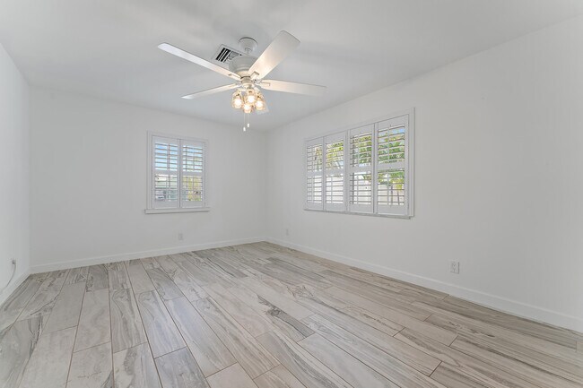 Building Photo - 130 Gulfstream Rd