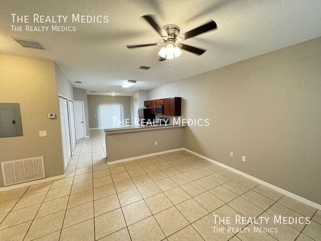 Building Photo - 548 Albatross Dr